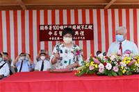 圖說：台船公司承造財政部關務署100噸級巡緝艇第三艘命名暨下水典禮(左)擲瓶人-陳美娟女士、(右)台船公司副總顏聰輝