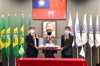 圖說：「海隆艇」交船典禮(左)起關務署基隆關呂敬銘關務長、財政部關務署彭英偉署長、台船公司魏正賜總經理