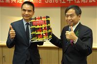 圖說：台蝕公司與結構安全創辦人戴雲發Alfa Safe團隊簽約儀式-(左)戴雲發執行長、(右)台船公司董事長鄭文隆2