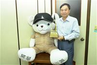 圖說：「台船-船佳堡」榮獲第24屆國家建築金質獎台船公司鄭文隆董事長合影留念2