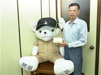 圖說：「台船-船佳堡」榮獲第24屆國家建築金質獎台蝕公司魏正賜董事長合影留念2