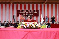 圖說：海巡之友總會總會長夫人陳林淑真女士擔任命名擲瓶人，致命名頌詞。