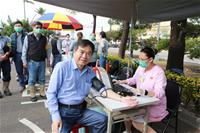 圖2_台船公司鄭文隆董事長帶頭挽袖發起捐血活動
