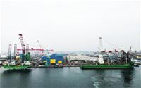 圖1：(左) 自升式海工船阿波羅號(Apollo)、(右) 台船公司建造中全迴旋大型浮吊船「環海翡翠輪」(Green Jade)