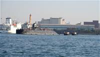 海鯤軍艦-移船入塢測試作業進塢照片