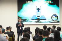 台船公司黃正弘董事長進行無人船「奮進魔鬼魚號（Endeavor Manta）」簡報