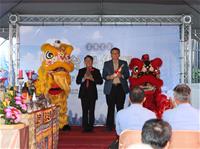 祥獅獻瑞(照片左起台蝕公司董事長蔡坤宗，台船集團董事長陳政宏)